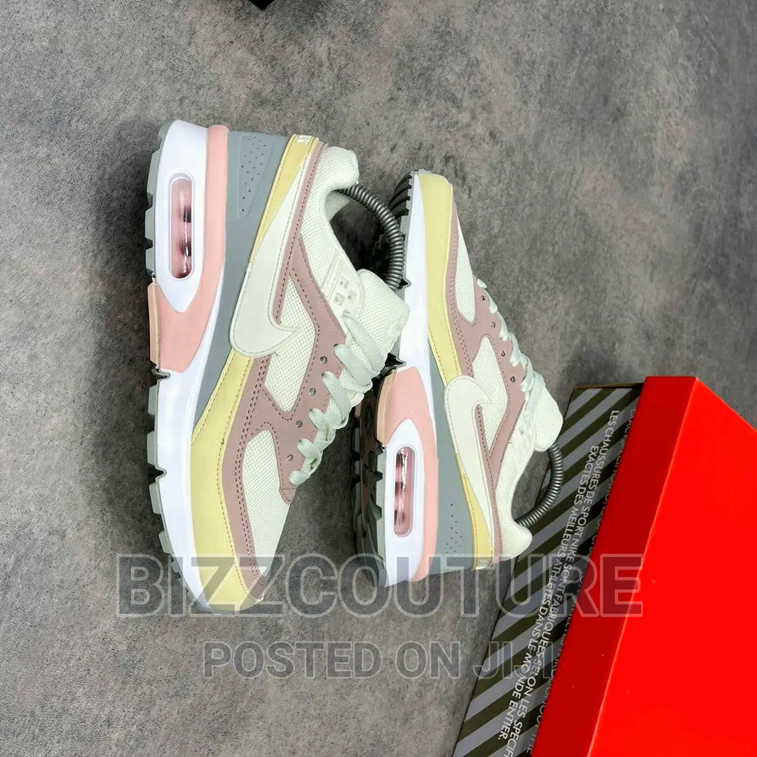 Original NIKE AIR MAX Sneakers for Ladies Available Instore