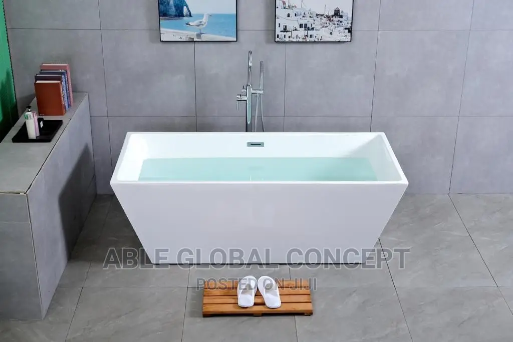 White Queen Bath Tub