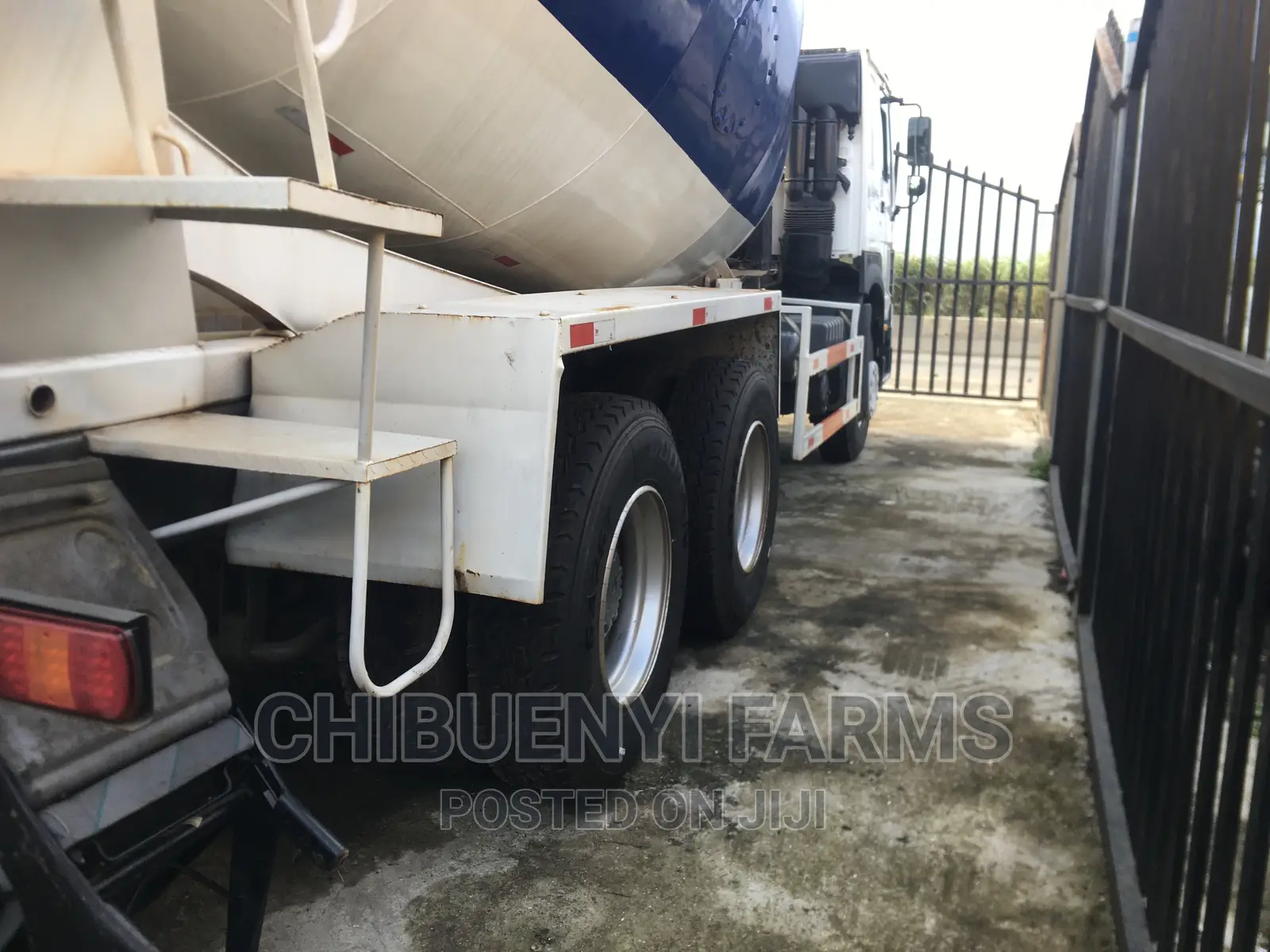 Howo Concrete Mixer Truck (10 Tyres)