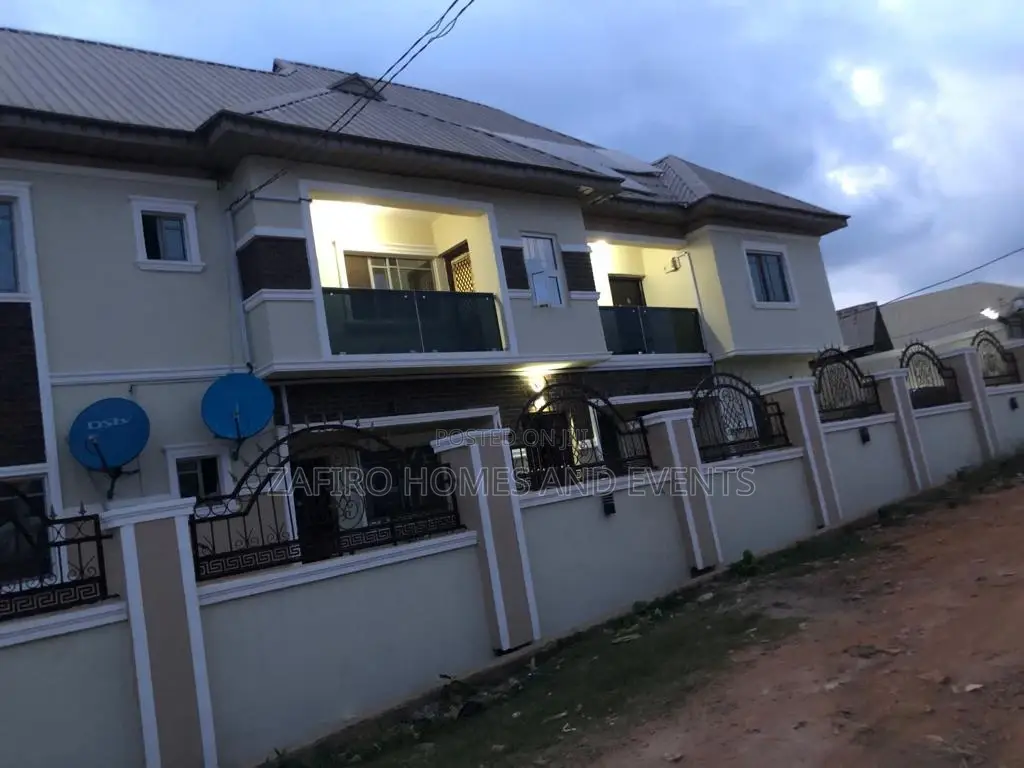 8bdrm House in Diamond Estate, Ologuneru for sale