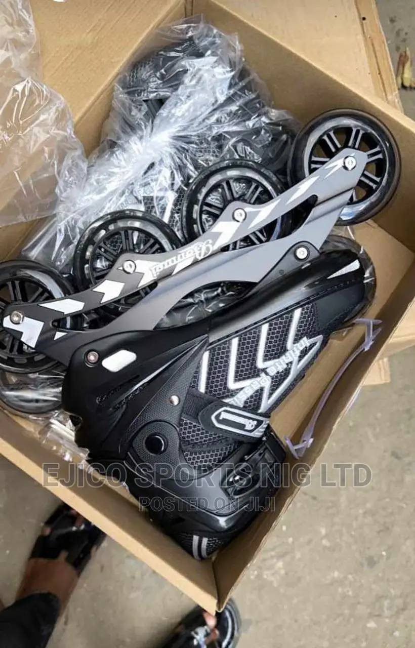 Portable Adult Skating Shoe Available