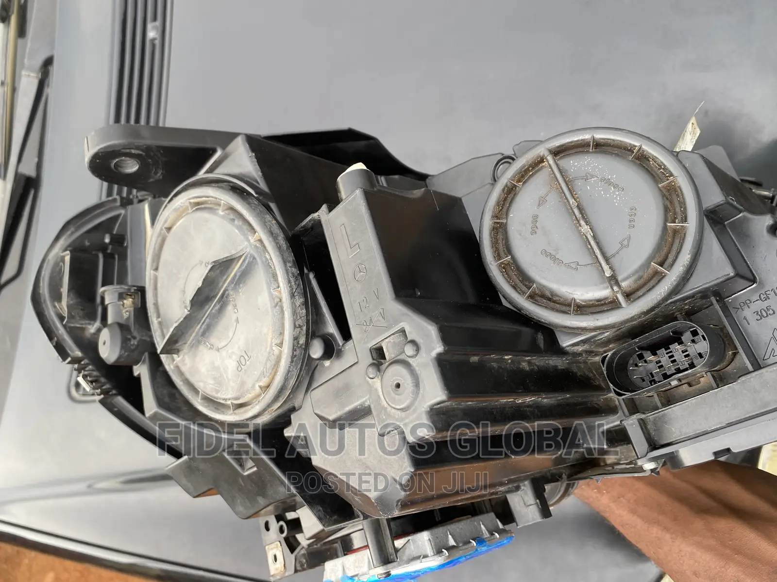 Mercedes-Benz C300 Headlamp Charger