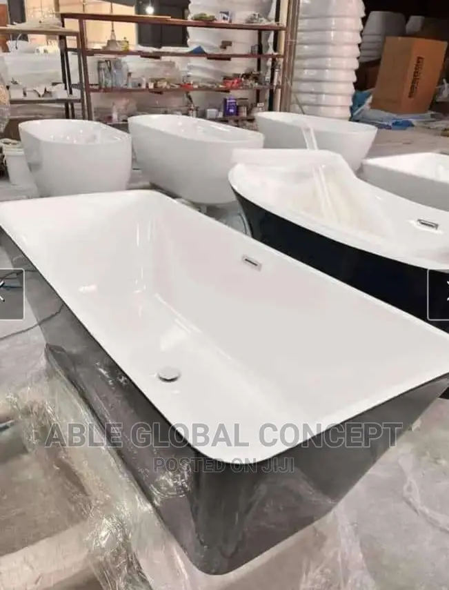 Unique Luxury White And Black Freestanding Acrylic Bathtub