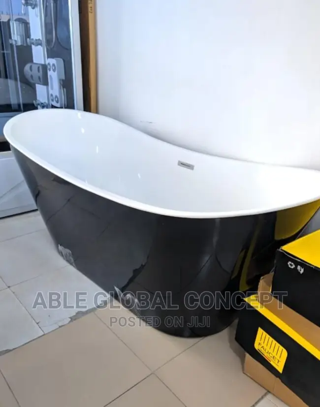 Unique Luxury White And Black Freestanding Acrylic Bathtub