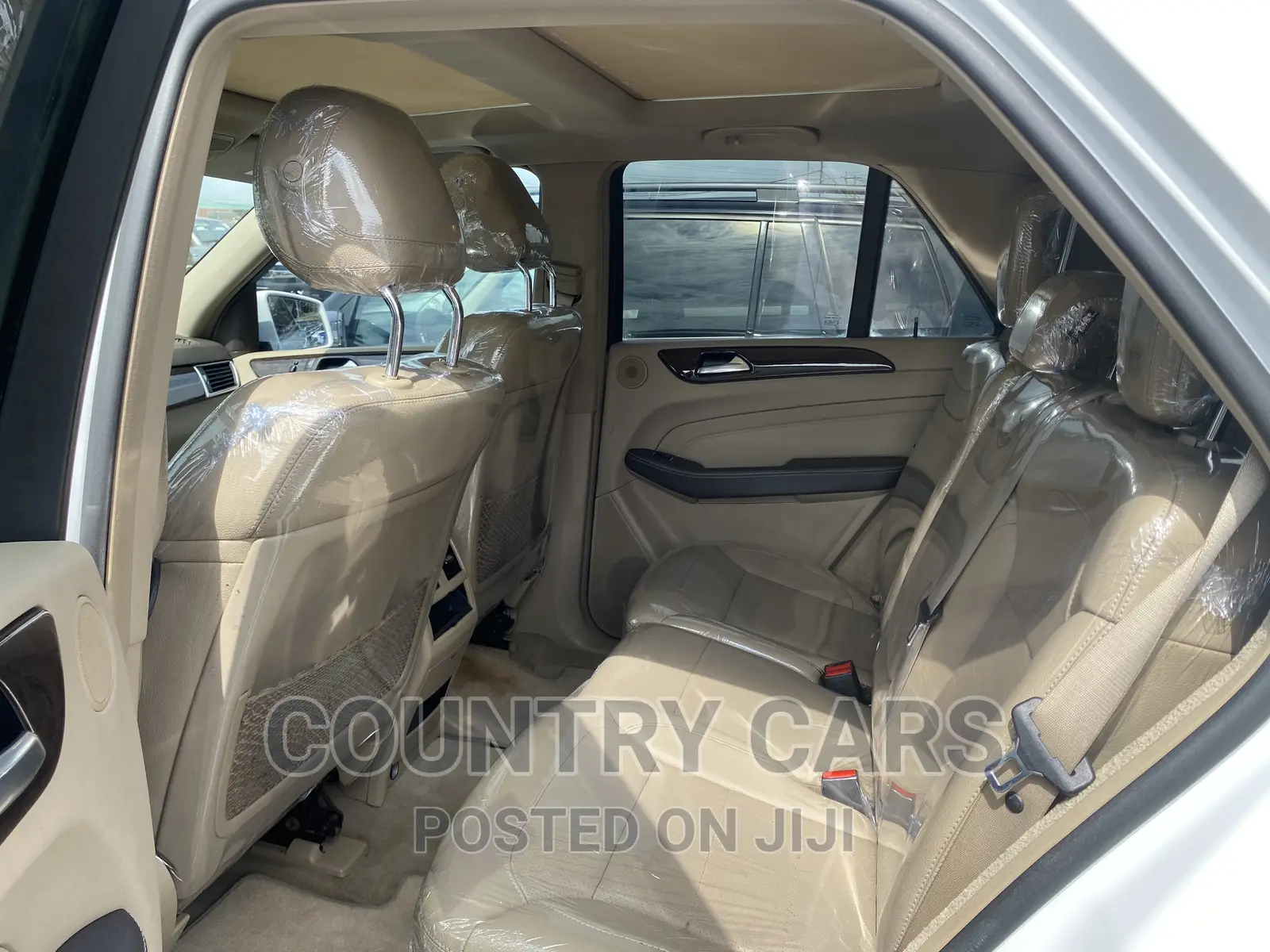 Mercedes-Benz M Class 2015 Off white