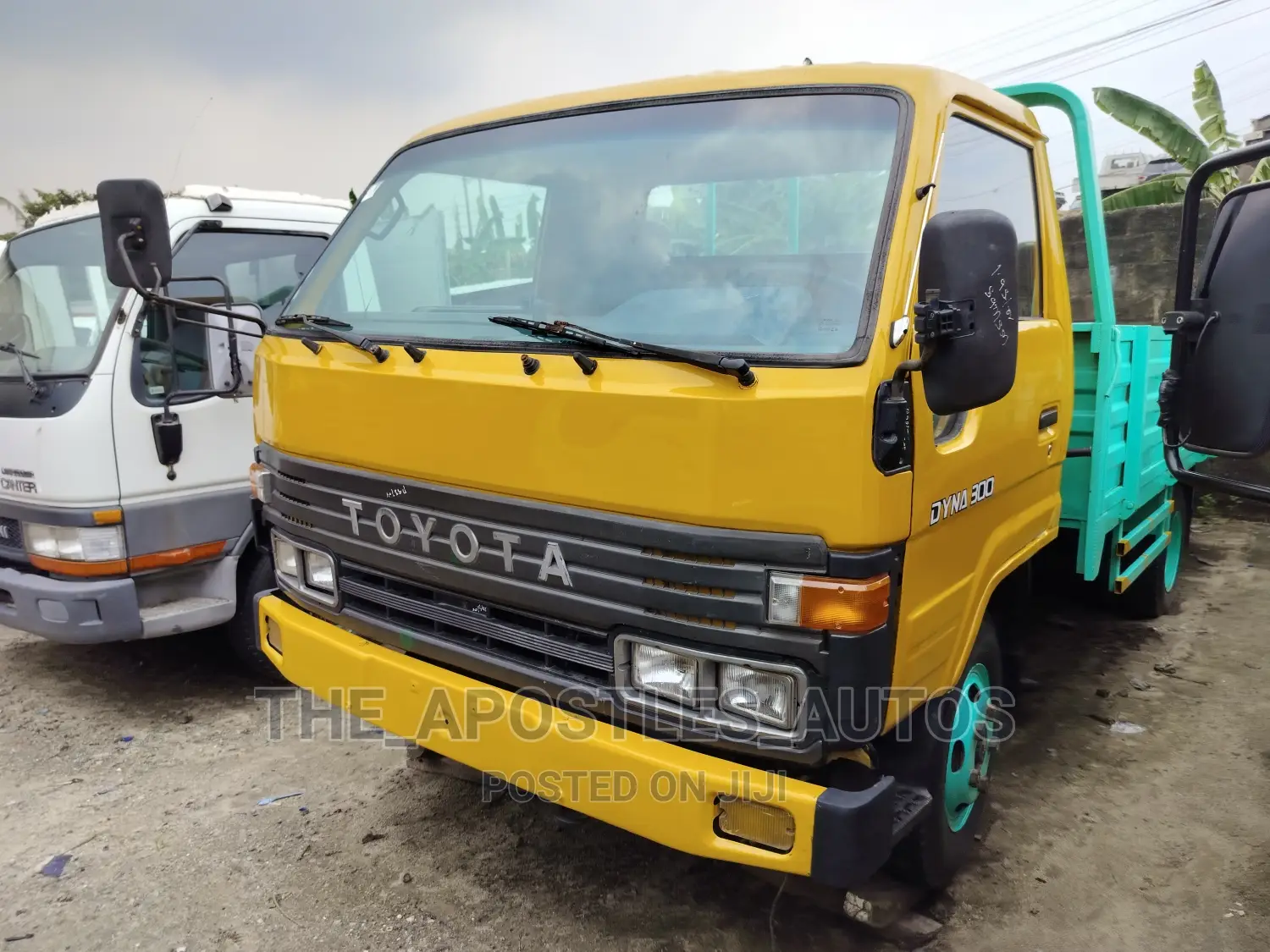 Toyota Dyna Yellow Six Tyres