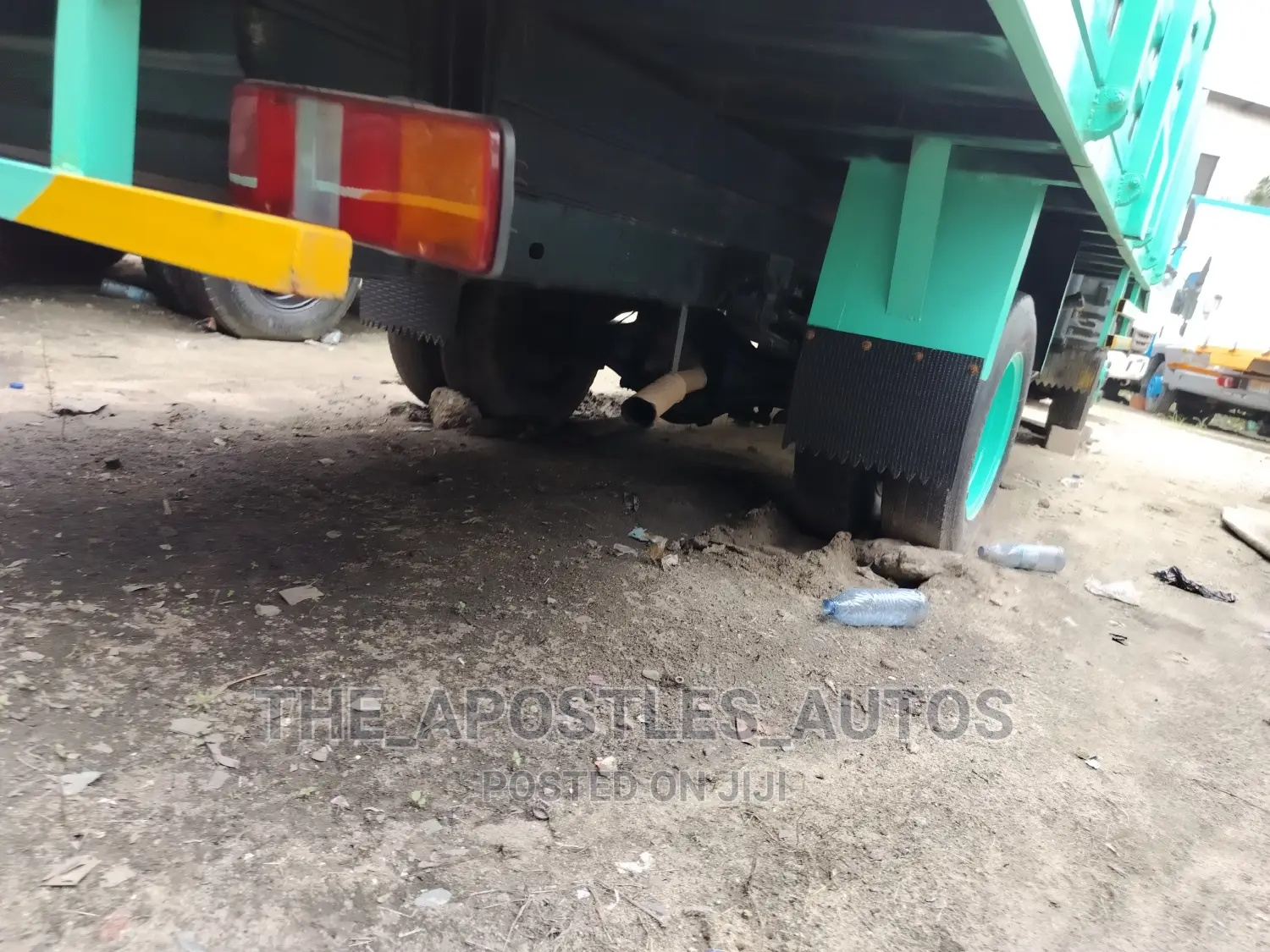 Toyota Dyna Yellow Six Tyres