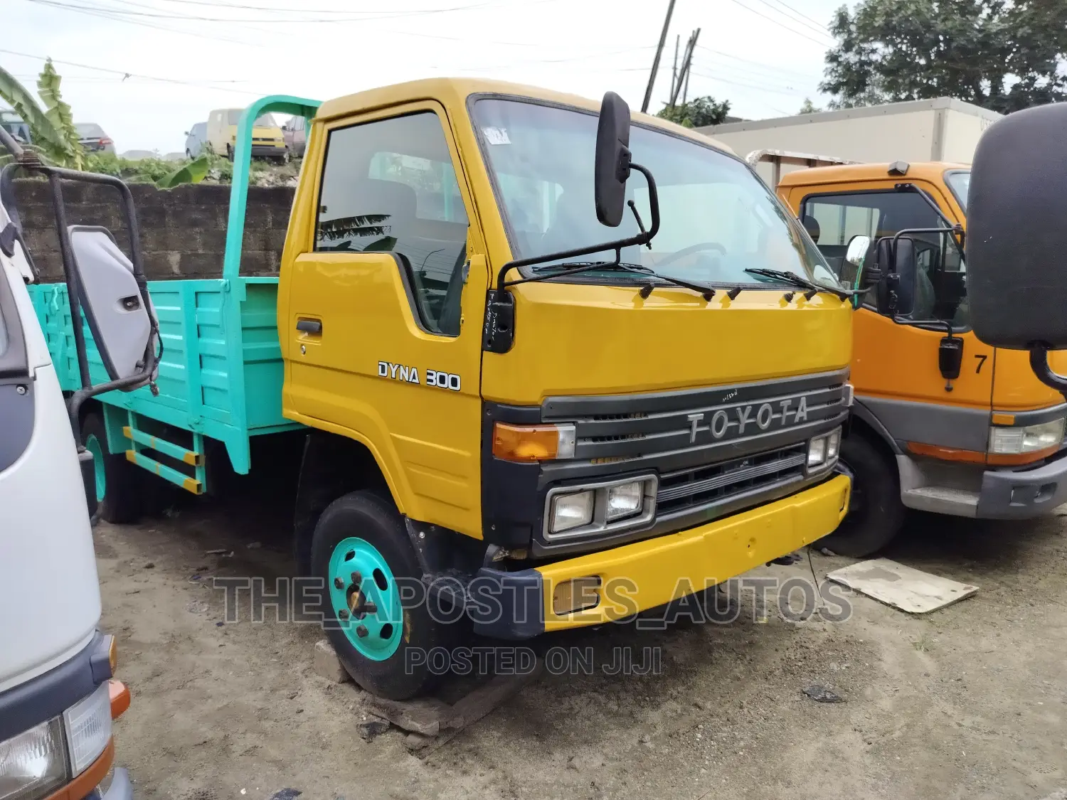 Toyota Dyna Yellow Six Tyres