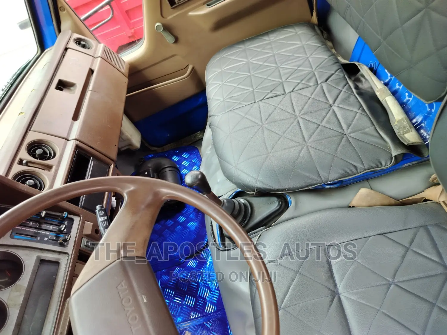 Toyota Dyna 300 Blue Colour Green Bucket