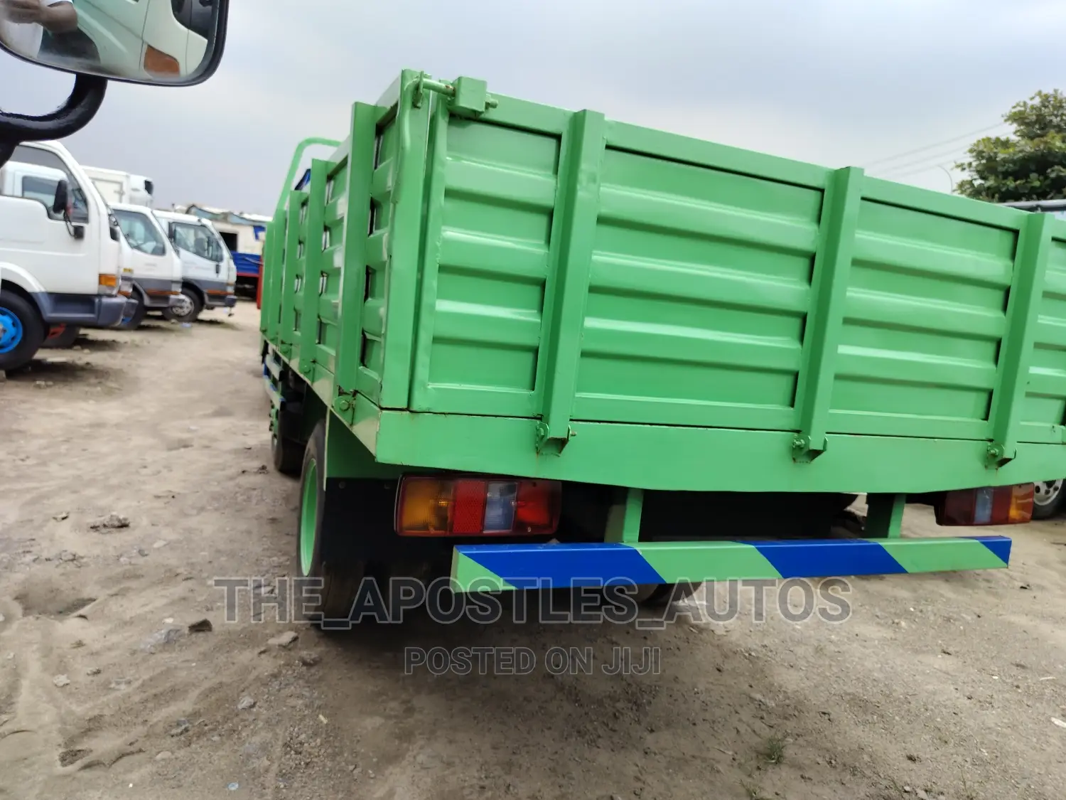 Toyota Dyna 300 Blue Colour Green Bucket