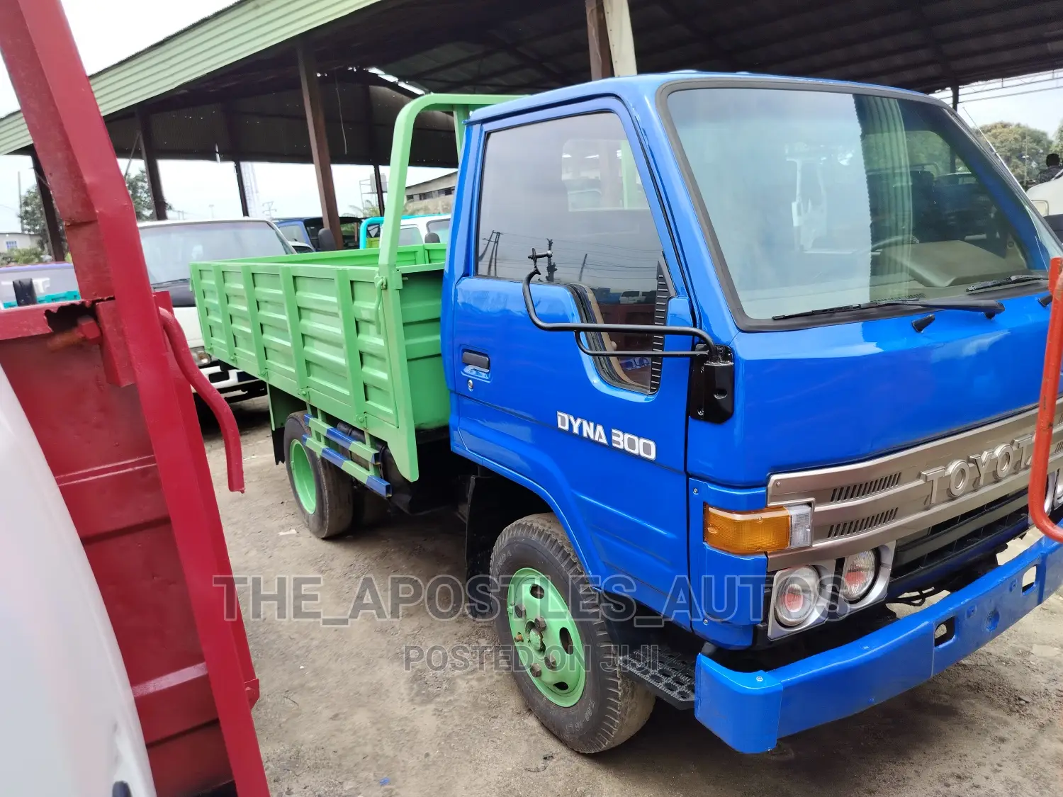 Toyota Dyna 300 Blue Colour Green Bucket