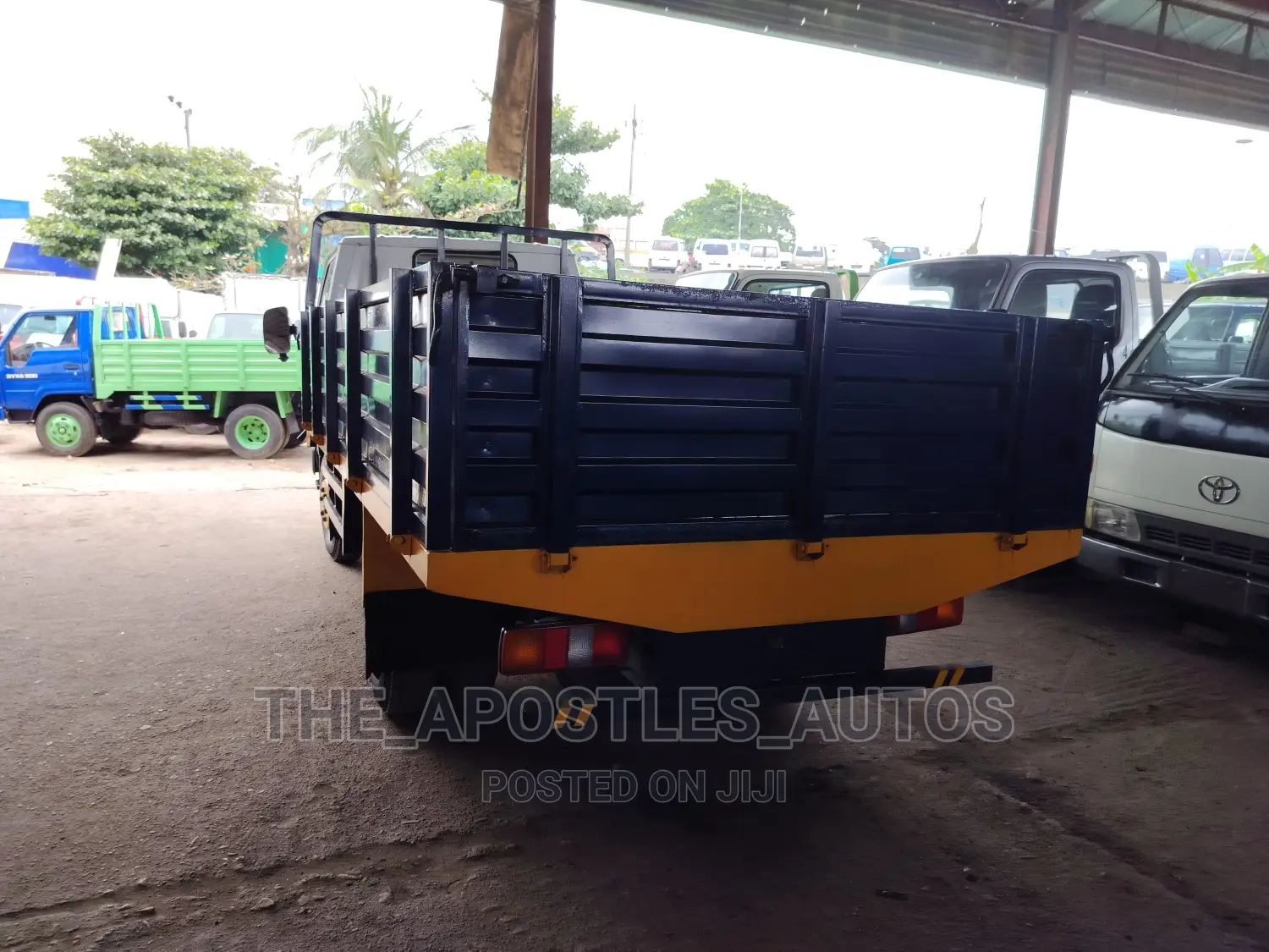 Toyota Dyna 200 White Colour