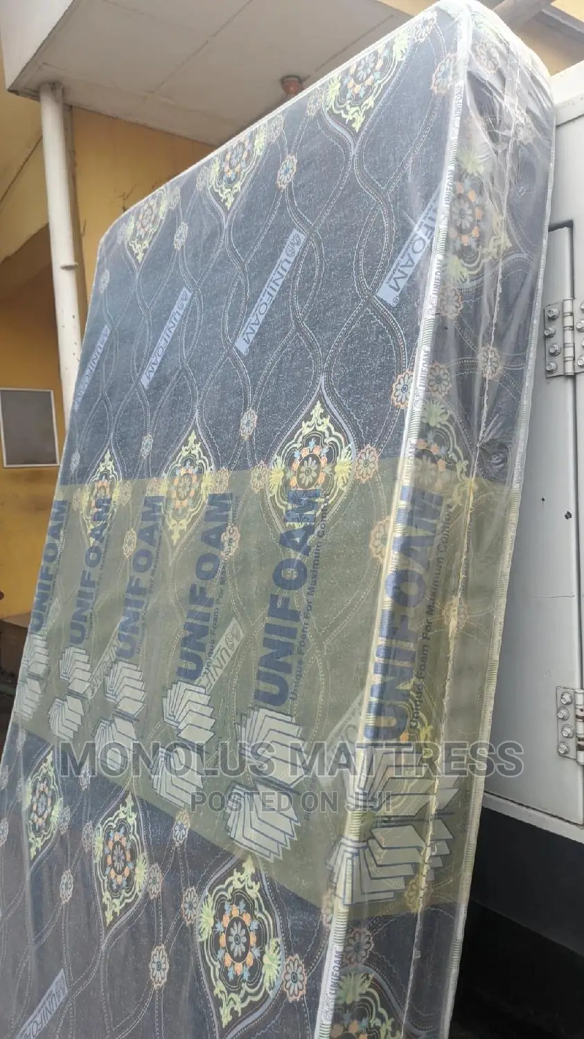 3 and 1⁄2 by 6 by 8 Inches Unifoam Onyx Quality Mattress