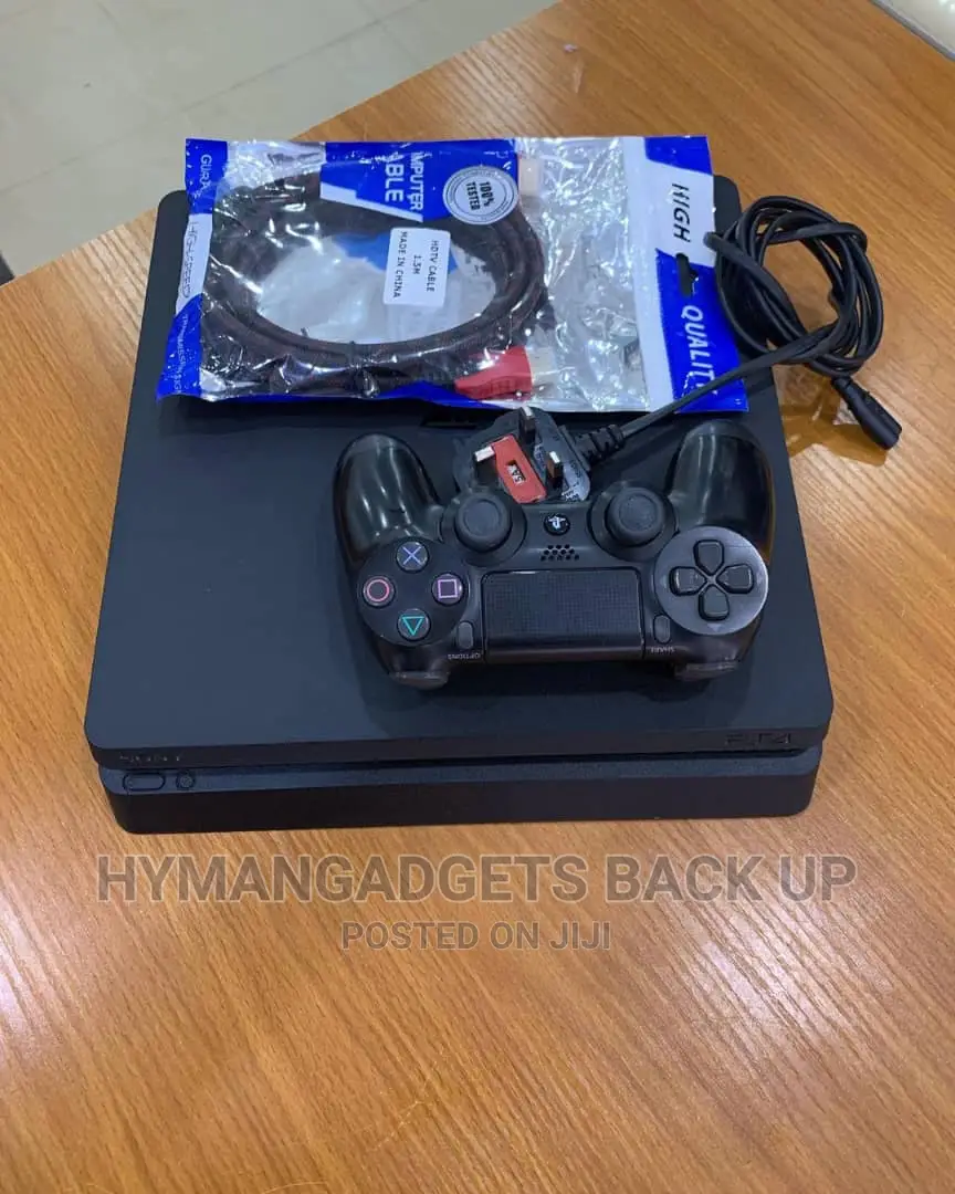 Grade a London Used PS 4 SLIM WITH 2 CONTROLLERS