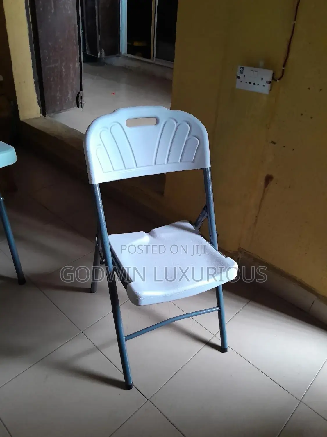 White Folding Plastic Chairs