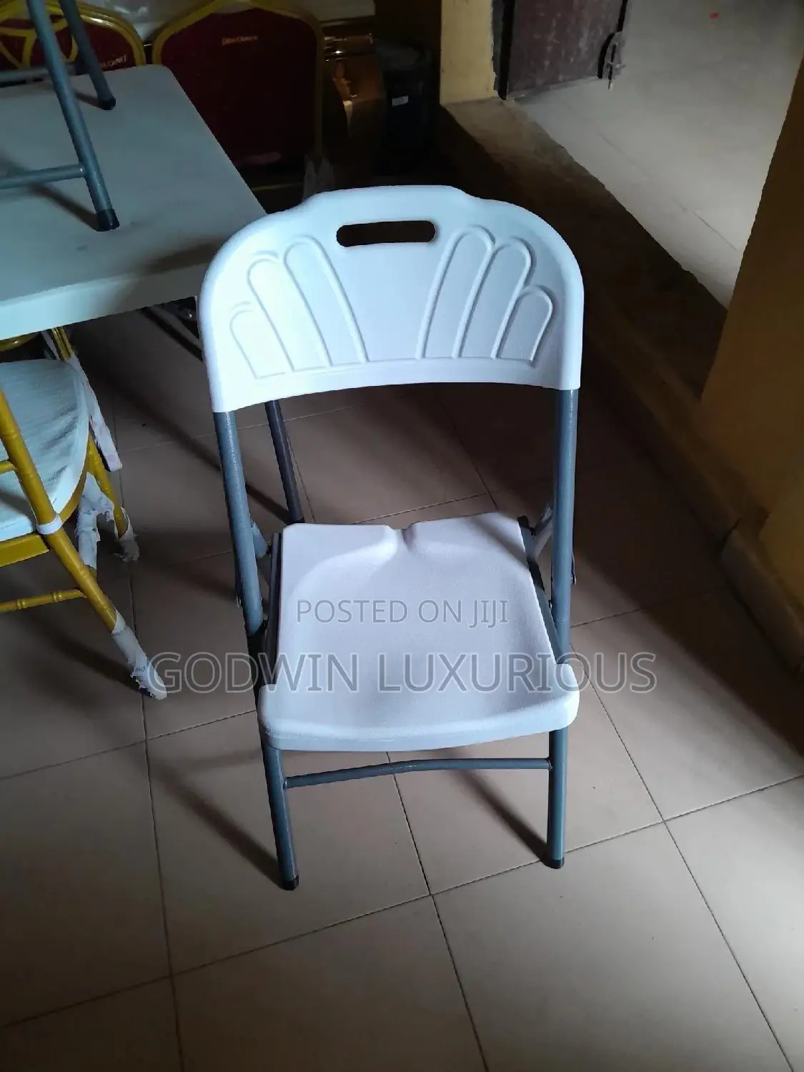White Folding Plastic Chairs