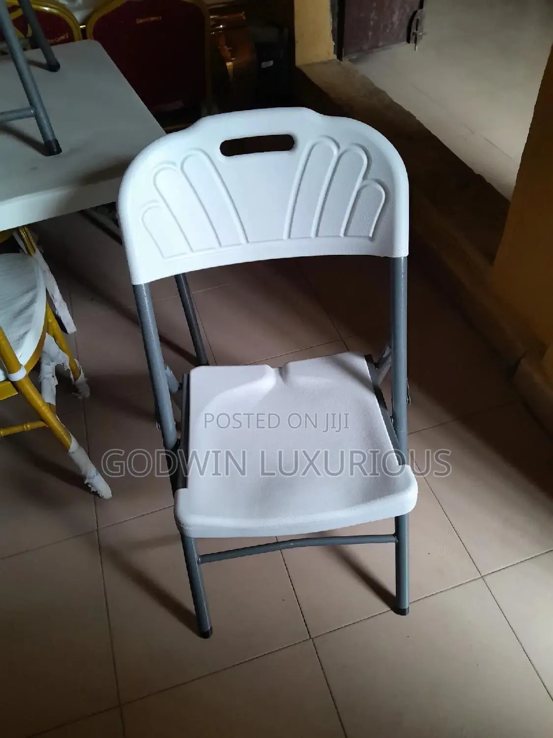 White Folding Plastic Chairs