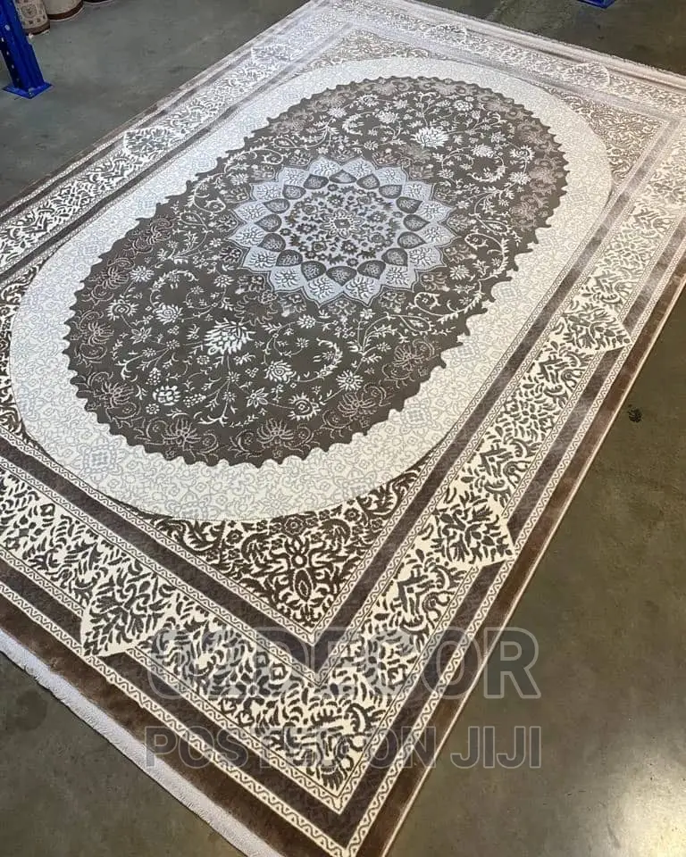 Beige Color Arabian Center Rugs (5/7 and 7/10)