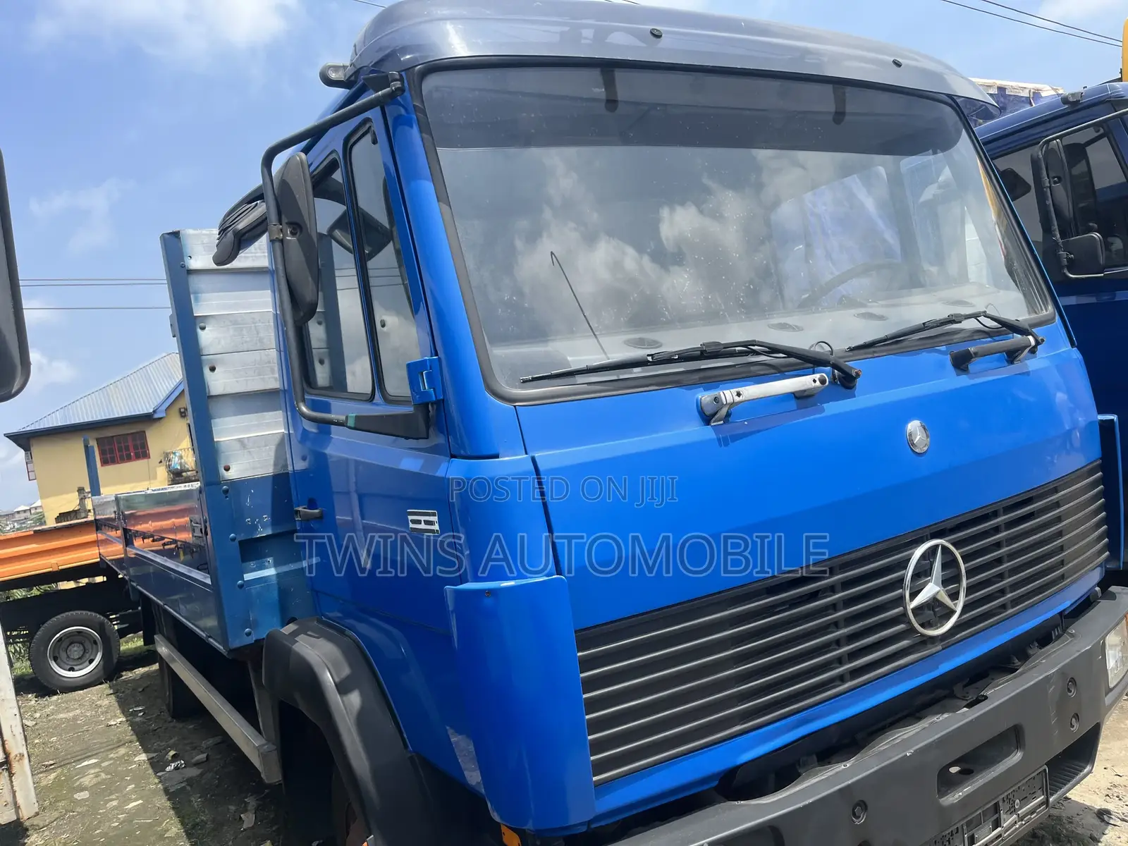 Mercedes-Benz Follow Come Bucket