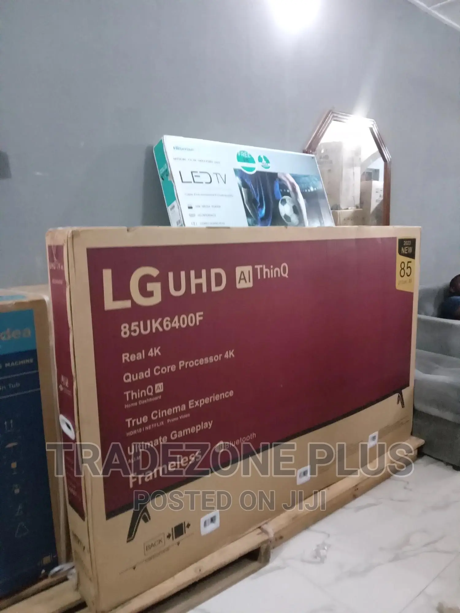New in LG 85 Inch Smart TV (85uk6400f) With 2 Remote