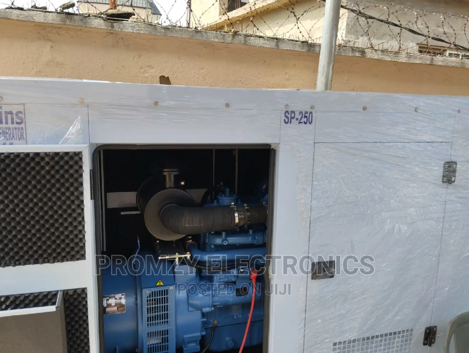 250kva Perkins England Diesel Soundproof Generator 100%