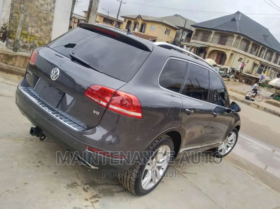 Volkswagen Touareg V6 R-Line 4dr SUV AWD (3.6L 6cyl 8A) 2014 Black