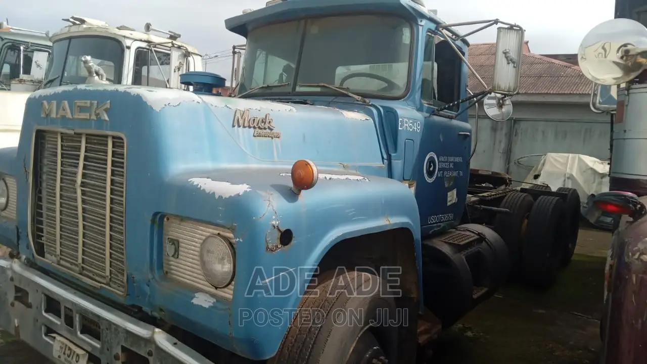 Mack Truck Trailer Head