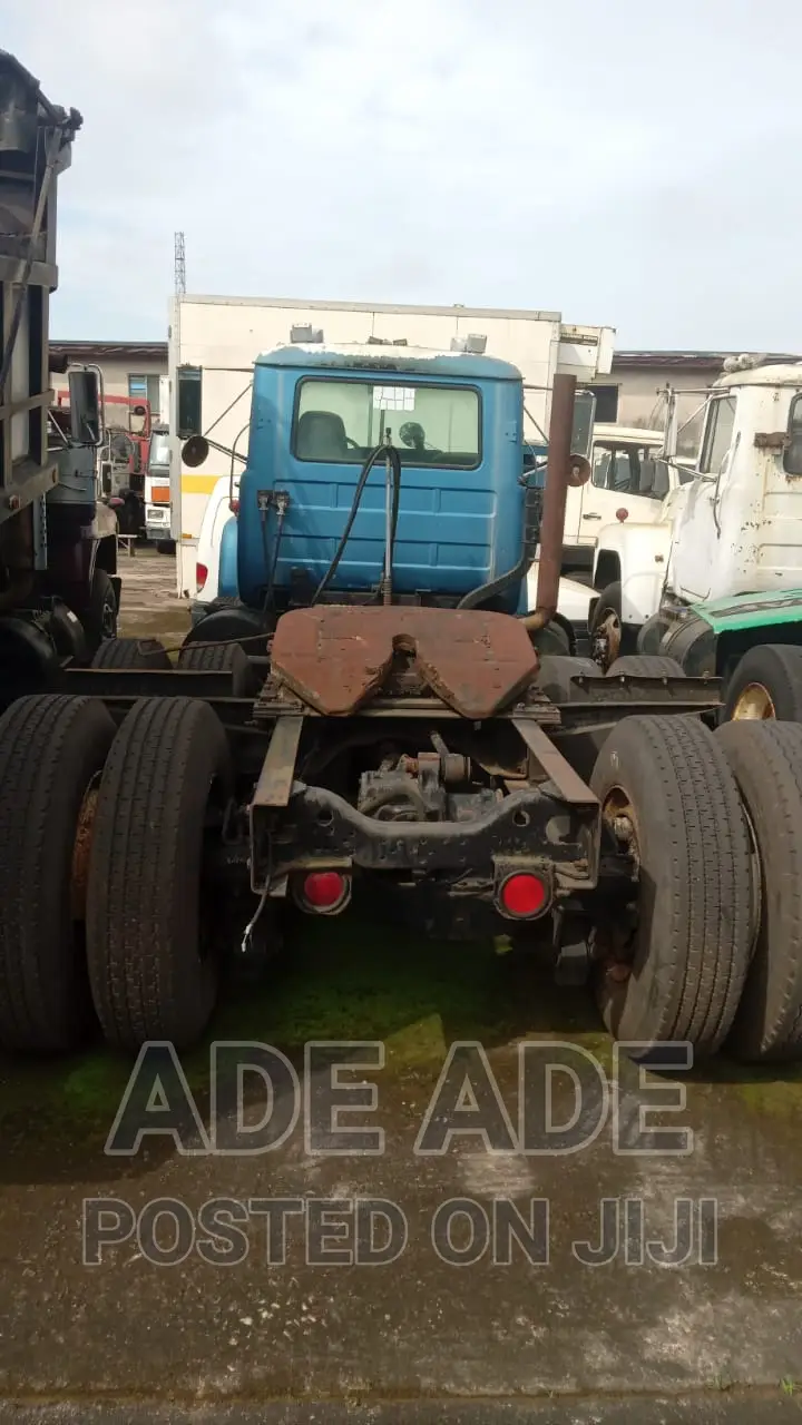 Mack Truck Trailer Head