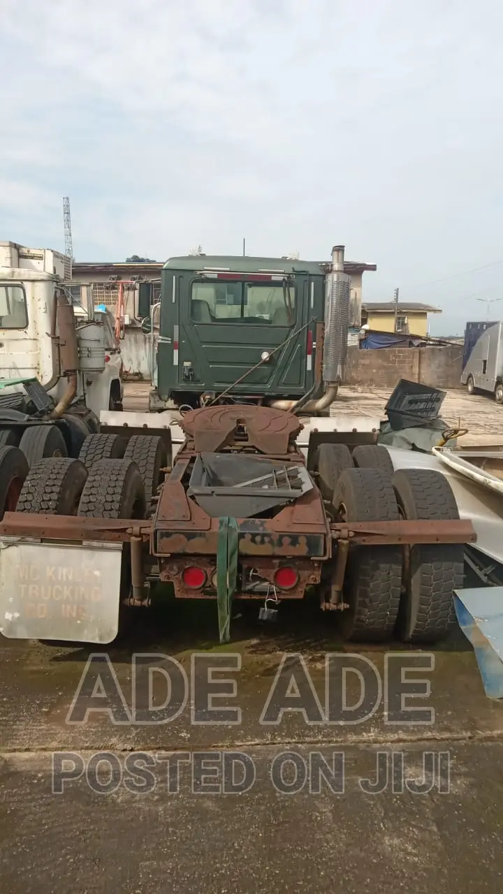 Mack Truck Trailer Head