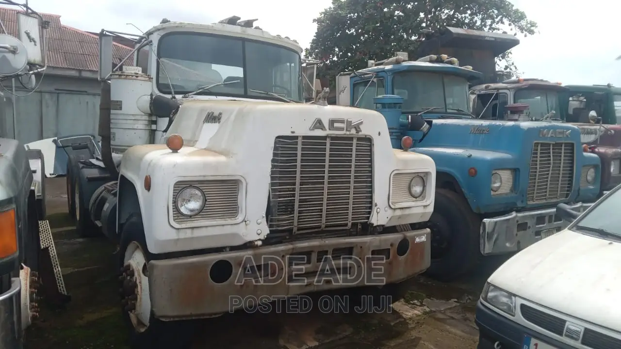 Mack RD Trailer Head