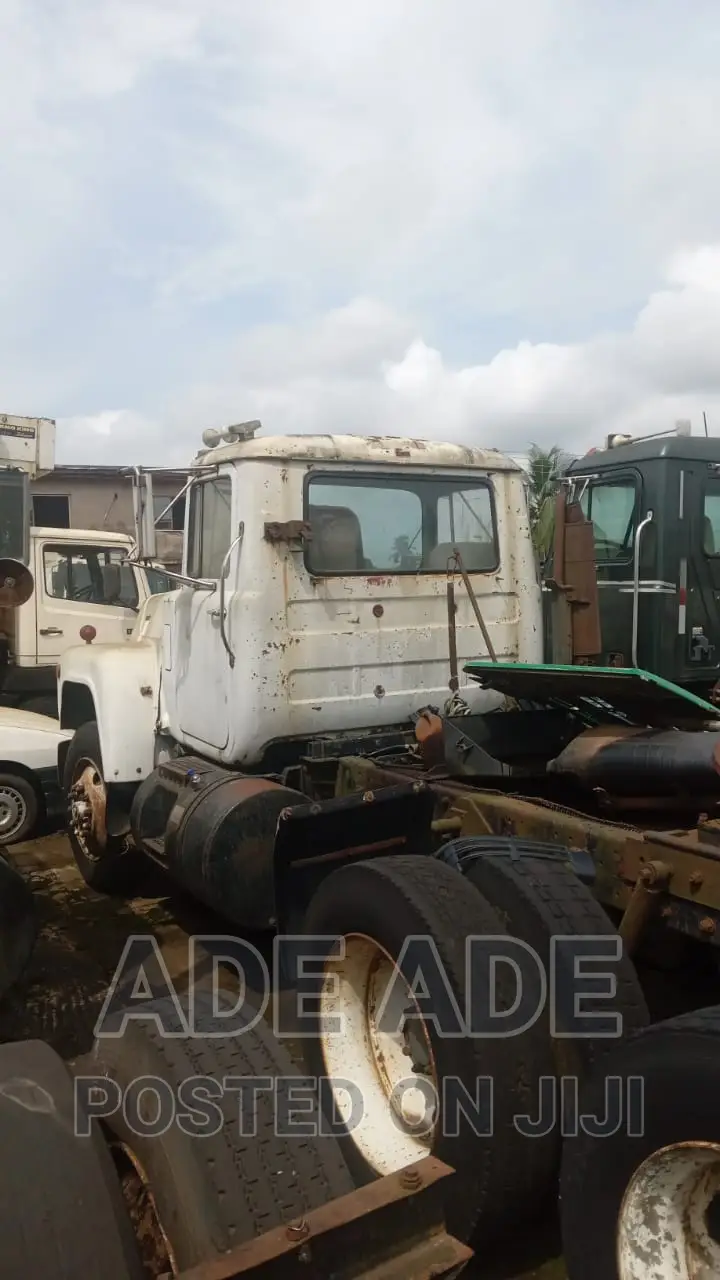 Mack RD Trailer Head