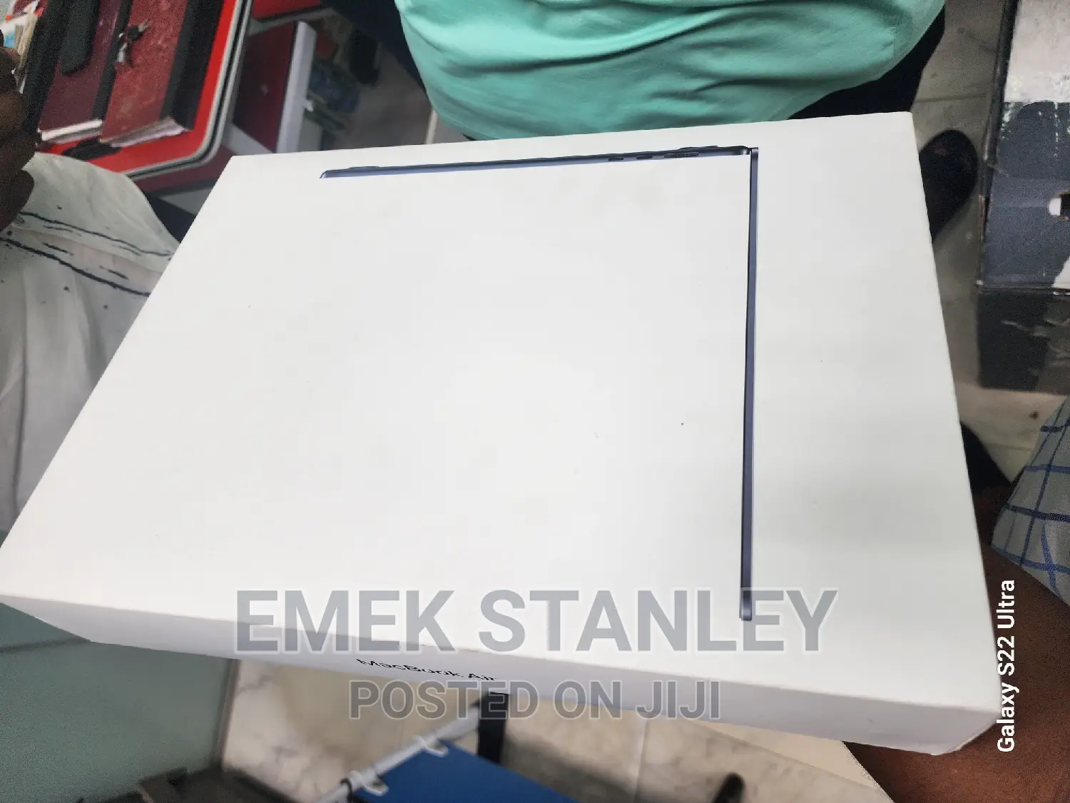 New Laptop Apple MacBook Air 2023 M2 8GB Apple M2 SSD 256GB
