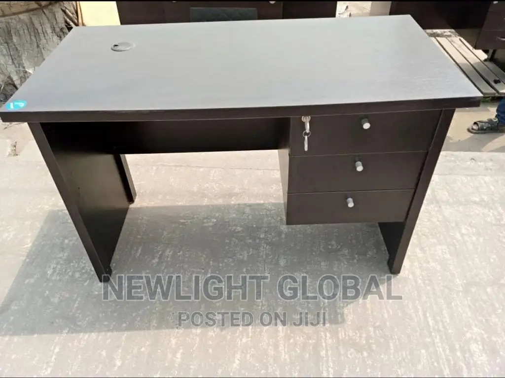 4 Ft Office Table