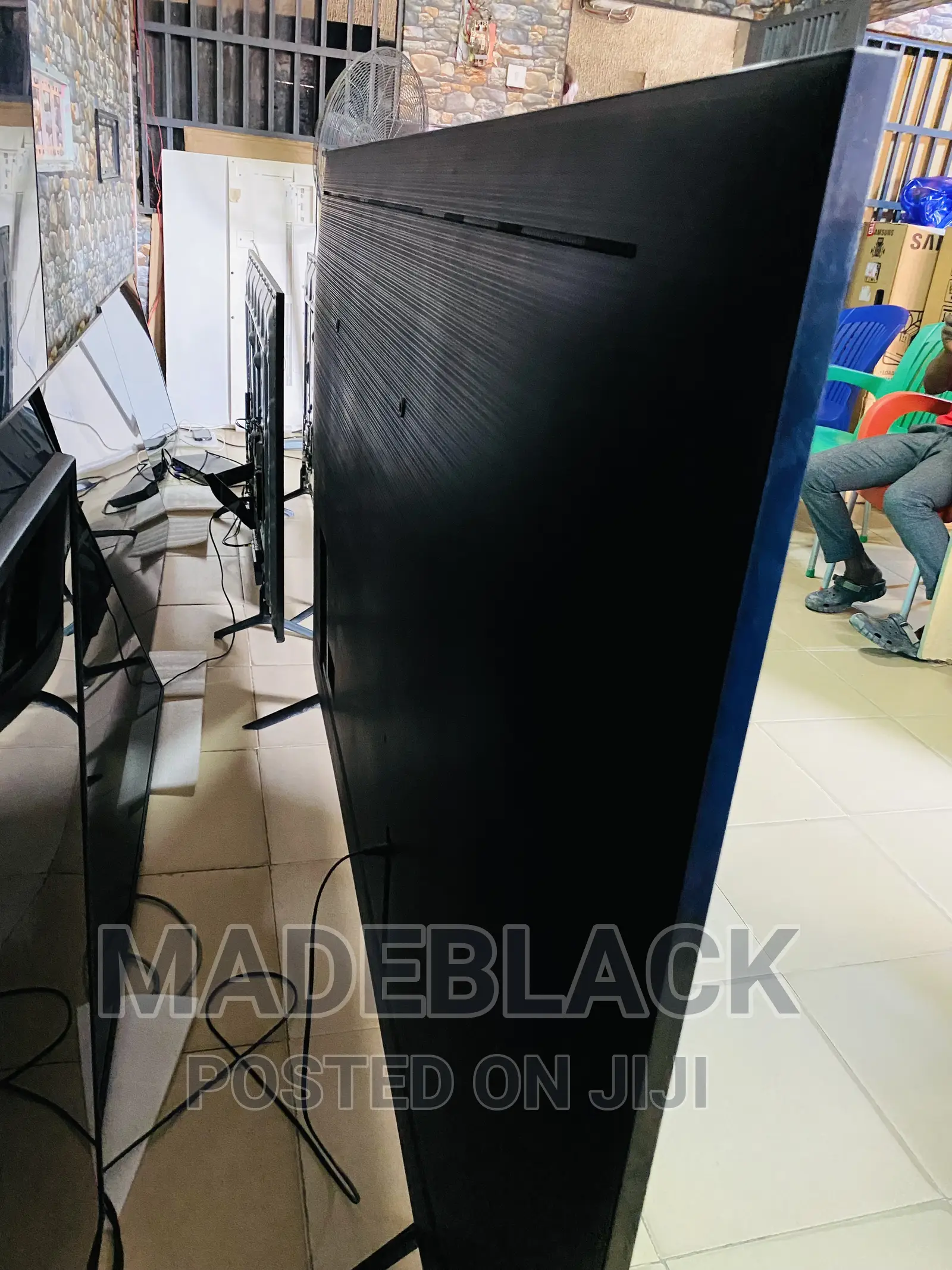 Samsung Crystal HD 82 Inches Tv