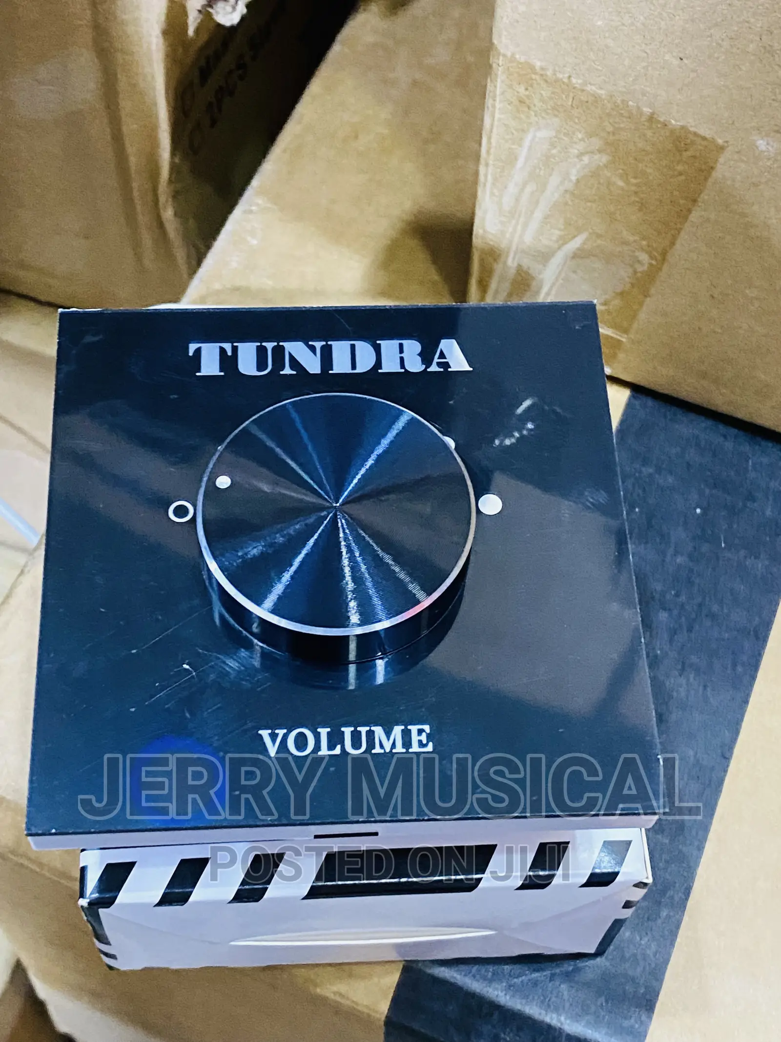 Tundra Volume Control Black