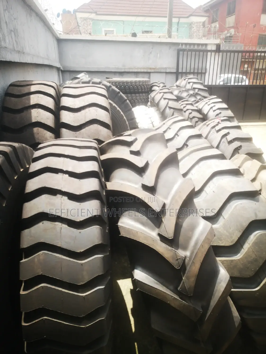 Caterpillars, Forklifts, Cranes and Payloaders Tyres