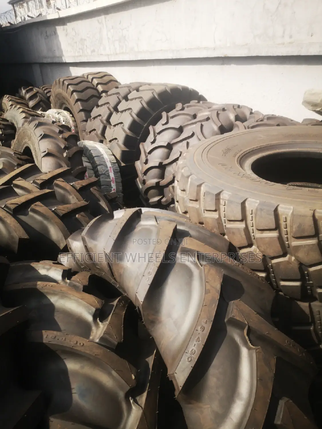 Caterpillars, Forklifts, Cranes and Payloaders Tyres