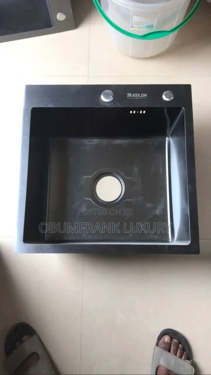 Black Hand Med Sink