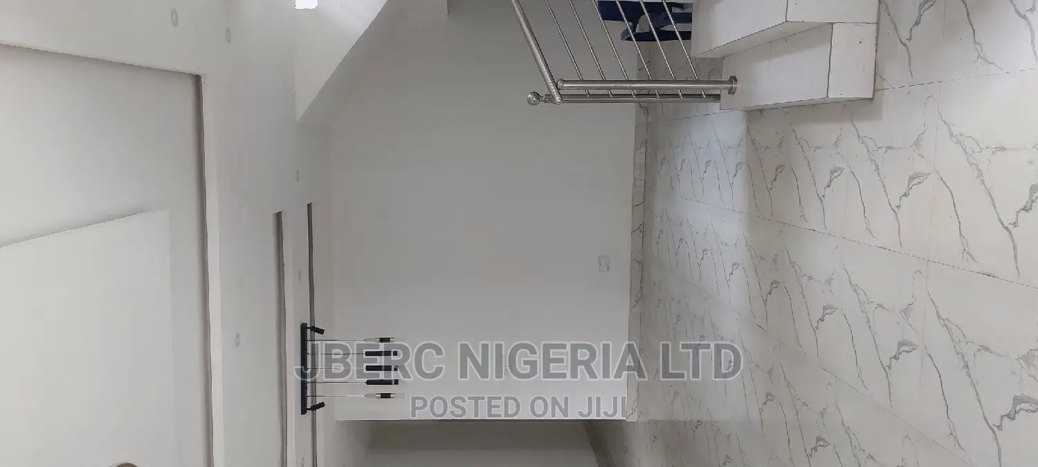 4bdrm Duplex in Mc Foy Thomas Estate for sale