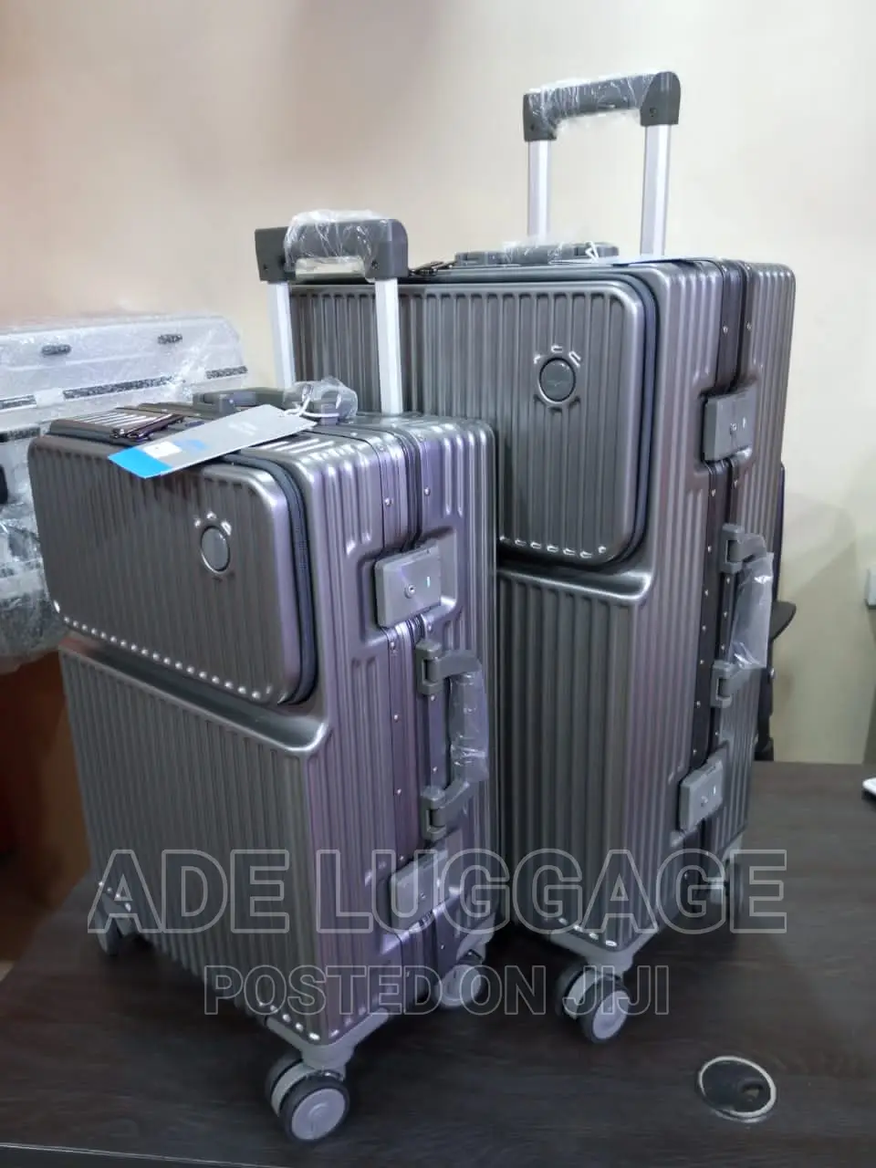 Aluminum Metal Trolling Luggage .