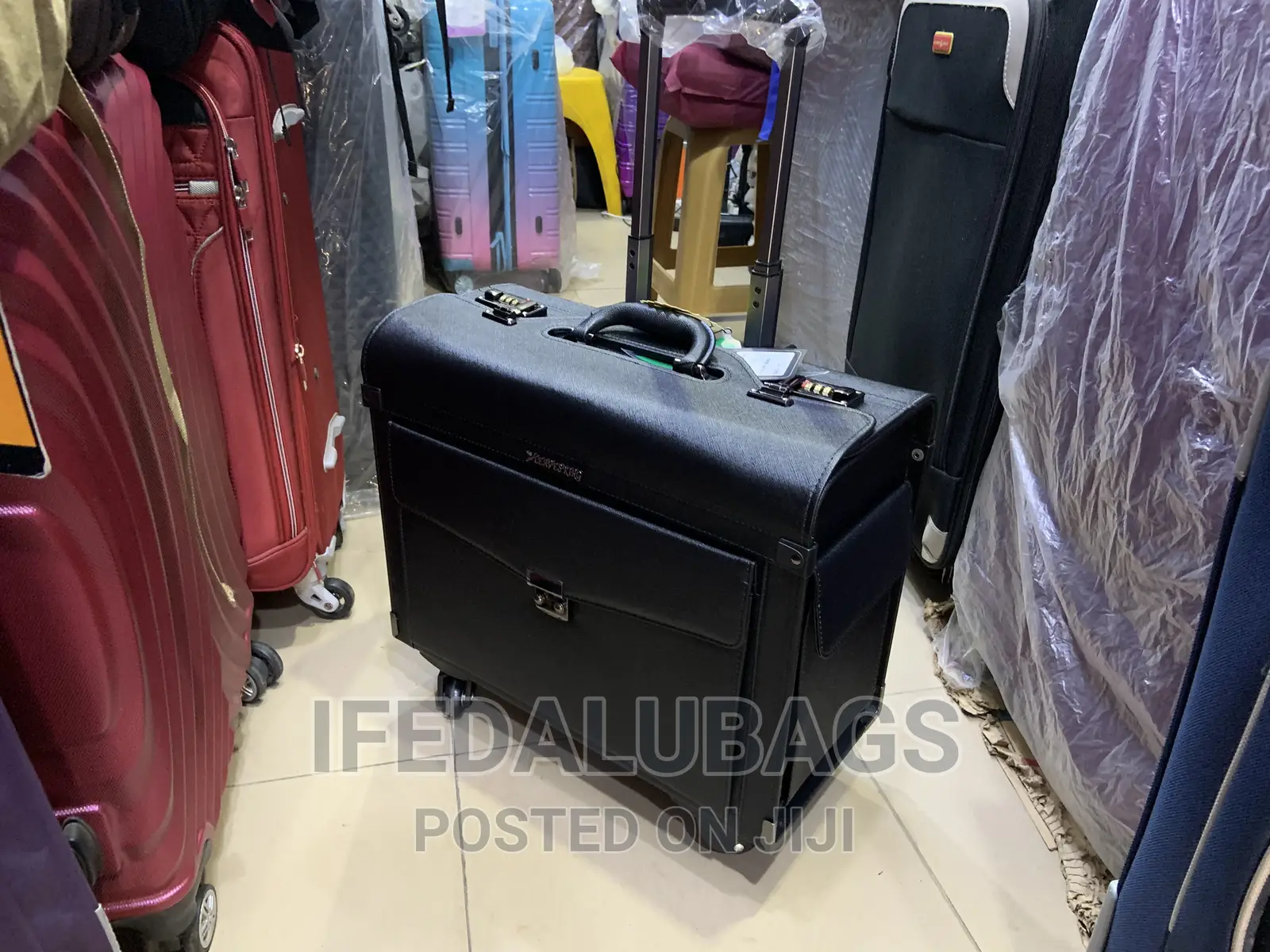 Quality Imported Leaves King Brief Case With Wheels