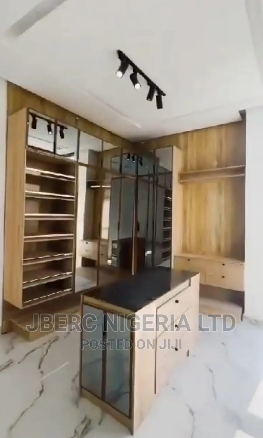 5bdrm Duplex in Chevron Estate for sale