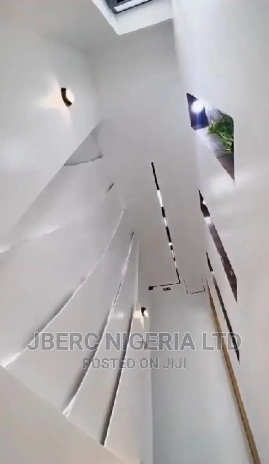 5bdrm Duplex in Chevron Estate for sale