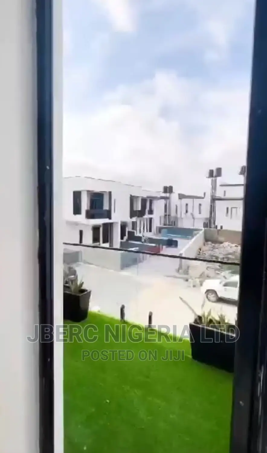 5bdrm Duplex in Chevron Estate for sale