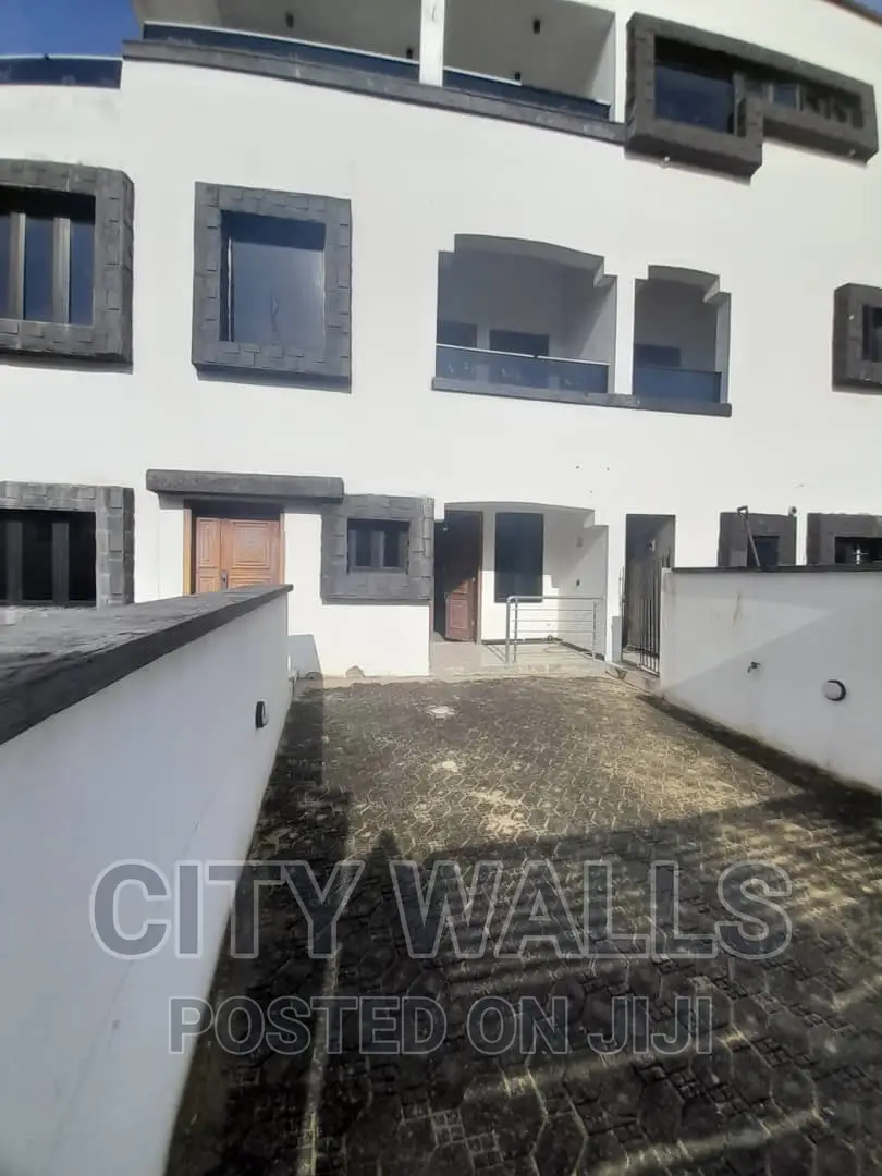 3bdrm Duplex in Chevron for rent
