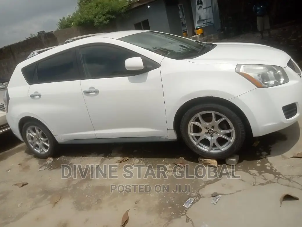Pontiac Vibe 2010 White