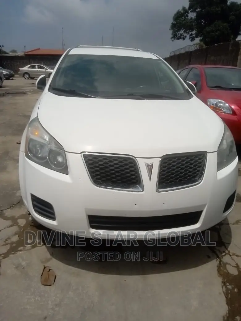Pontiac Vibe 2010 White