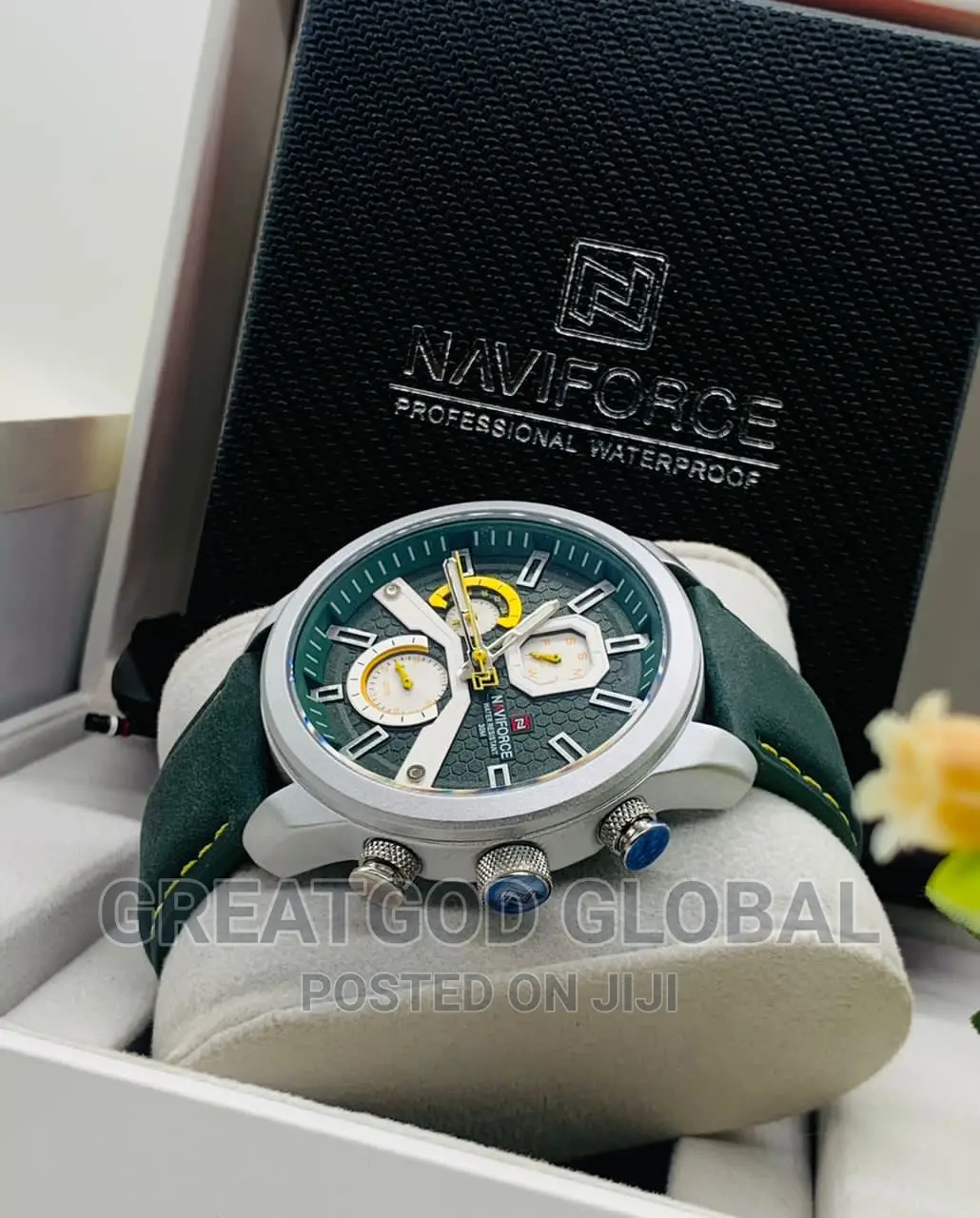 * *Naviforce 9211 Leather Wristwatch *