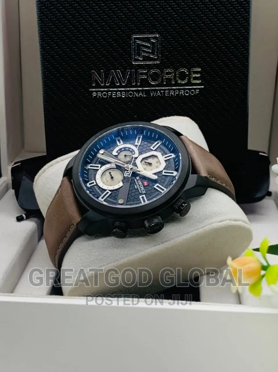 * *Naviforce 9211 Leather Wristwatch *