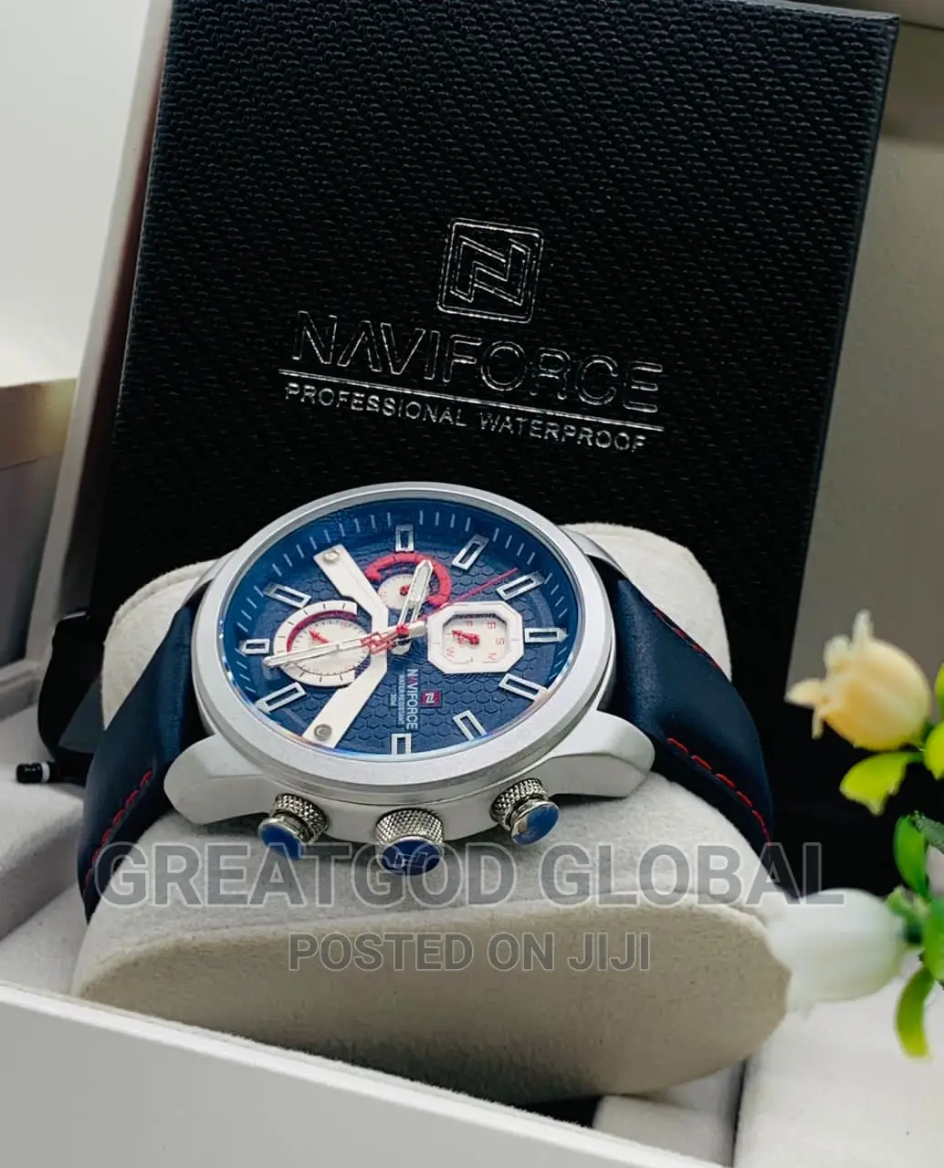 * *Naviforce 9211 Leather Wristwatch *